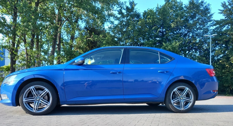 Skoda Superb cena 47900 przebieg: 298000, rok produkcji 2018 z Kutno małe 172